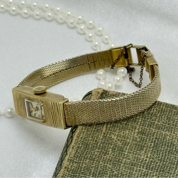 Slender Gold Vintage Seiko Wind-Up Watch - Picture 7 of 8